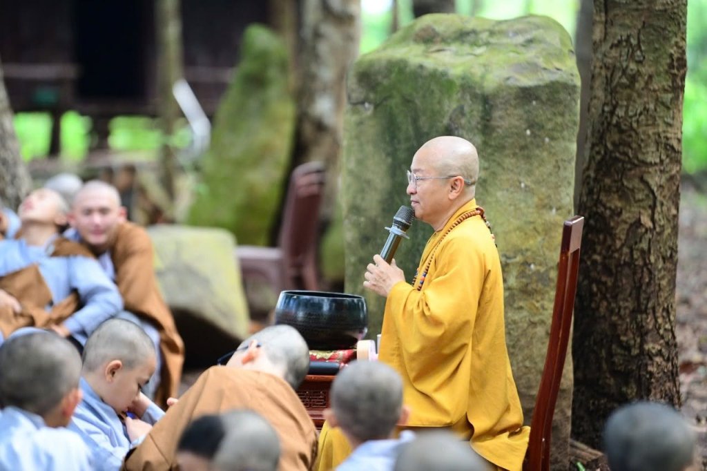 VẤN ĐÁP PHẬT PHÁP: THƯỢNG TỌA THÍCH NHẬT TỪ GẦN GŨI CHIA SẺ CÙNG “CHÚ TIỂU” TẠI KHÓA TU XUẤT GIA BÁO HIẾU LẦN THỨ 5