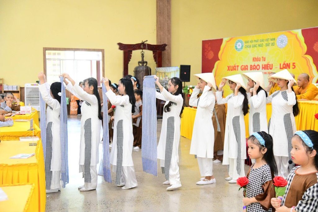 BẾ MẠC KHÓA TU XUẤT GIA BÁO HIẾU LẦN 5, KHÉP LẠI HÀNH TRÌNH TU HỌC Ý NGHĨA