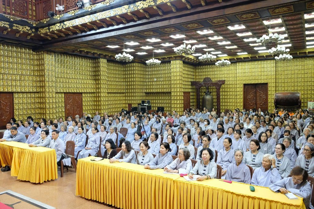 Lắng Đọng Thời Pháp Thoại "Vượt Qua Nỗi Sợ Hãi" Chuyển Hóa Khổ Đau Qua Lời Giảng Về Sự Buông Xả Của Ni Sư Thích Nữ Diệu Hiếu Tại Khóa Tu Ngày An Lạc Chùa Giác Ngộ