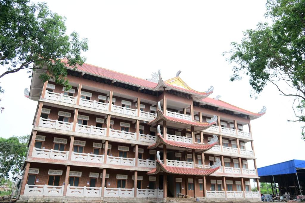 THẦY NHẬT TỪ CÙNG BAN LÃNH ĐẠO ĐẠO TRÀNG ĐẠO PHẬT NGÀY NAY KIỂM TRA TIẾN ĐỘ THI CÔNG TĂNG XÁ CHÙA GIÁC NGỘ (XÃ ĐẤT ĐỎ, TP.HCM)