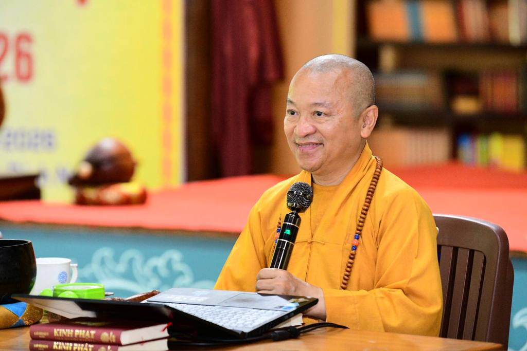 LẠY PHẬT – HẠ NGÃ MẠN: CON ĐƯỜNG TRỞ VỀ VỚI SỰ KHIÊM CUNG VÀ TỈNH THỨC