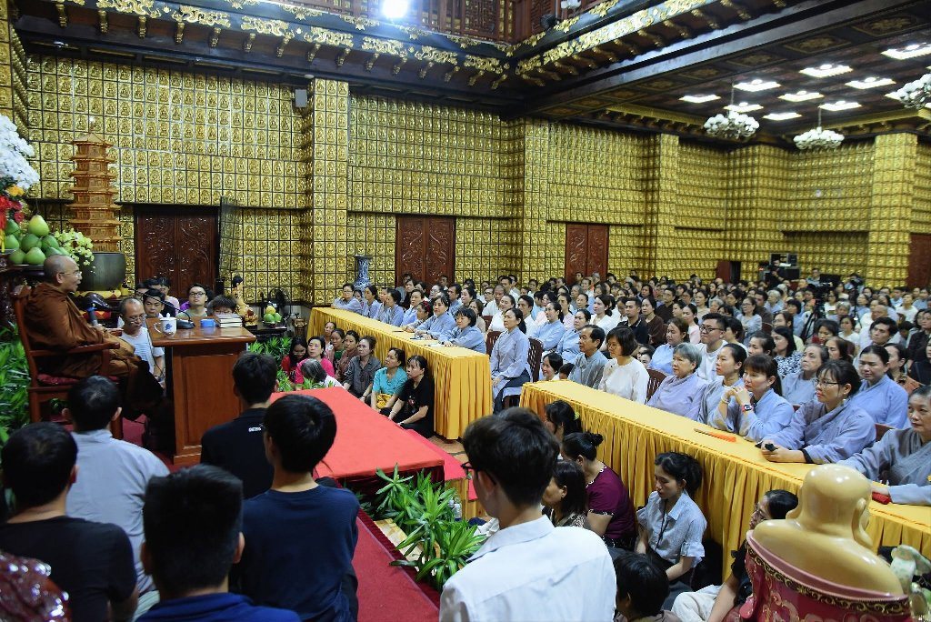 SƯ GIÁC NGUYÊN PHÁ VỠ LẦM TƯỞNG VỀ "NGHIỆP" TRƯỚC HƠN 600 HÀNH GIẢ