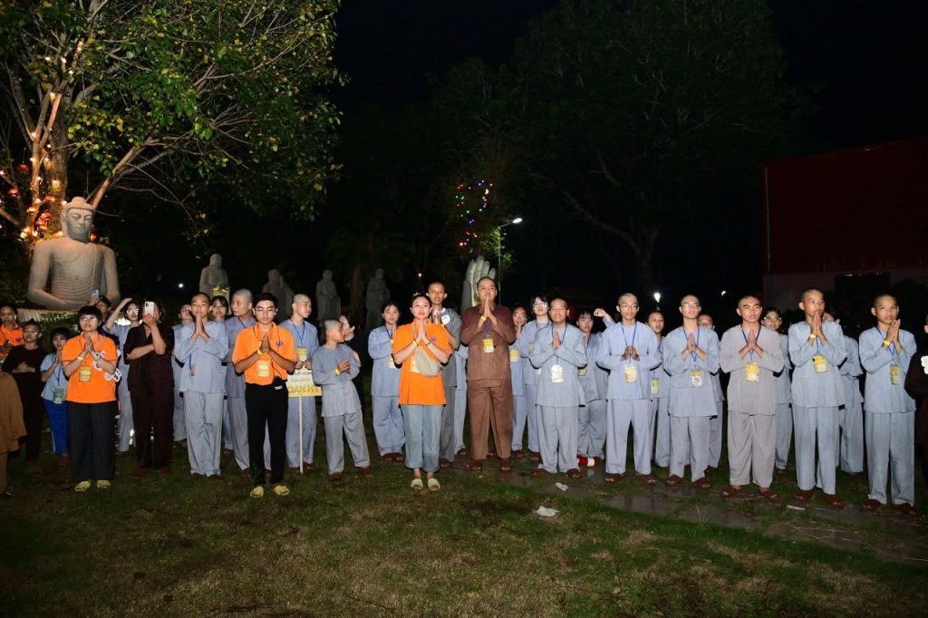 RỰC SÁNG ĐÊM LỬA TRẠI KHÓA TU XUẤT GIA BÁO HIẾU LẦN THỨ 5