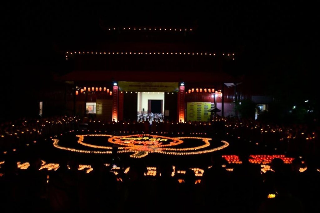 ÁNH SÁNG ĐÊM HOA ĐĂNG – NGUYỆN CẦU THẾ GIỚI HÒA BÌNH, CHIẾN TRANH CHẤM DỨT, HIẾU HẠNH LAN TỎA