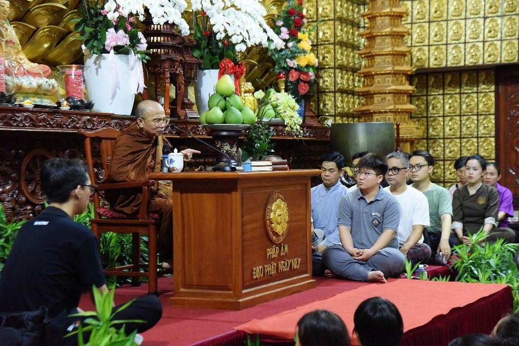 SƯ GIÁC NGUYÊN PHÁ VỠ LẦM TƯỞNG VỀ "NGHIỆP" TRƯỚC HƠN 600 HÀNH GIẢ
