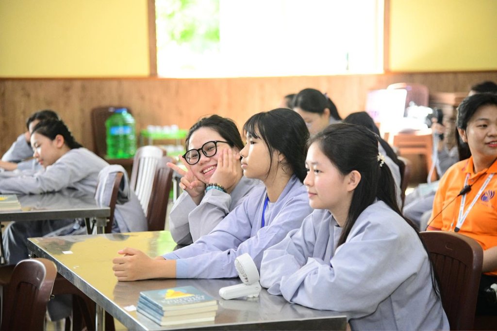 MƯỜI ĐIỀU ĐẠO ĐỨC PHẬT DẠY – HÀNH TRANG QUÝ CỦA TUỔI THƠ
