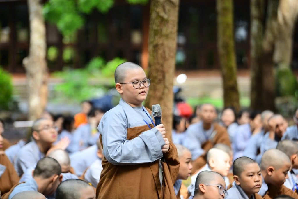 VẤN ĐÁP PHẬT PHÁP: THƯỢNG TỌA THÍCH NHẬT TỪ GẦN GŨI CHIA SẺ CÙNG “CHÚ TIỂU” TẠI KHÓA TU XUẤT GIA BÁO HIẾU LẦN THỨ 5