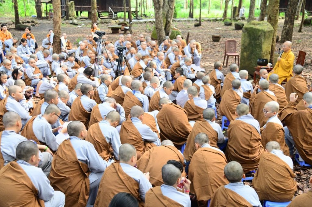 VẤN ĐÁP PHẬT PHÁP: THƯỢNG TỌA THÍCH NHẬT TỪ GẦN GŨI CHIA SẺ CÙNG “CHÚ TIỂU” TẠI KHÓA TU XUẤT GIA BÁO HIẾU LẦN THỨ 5