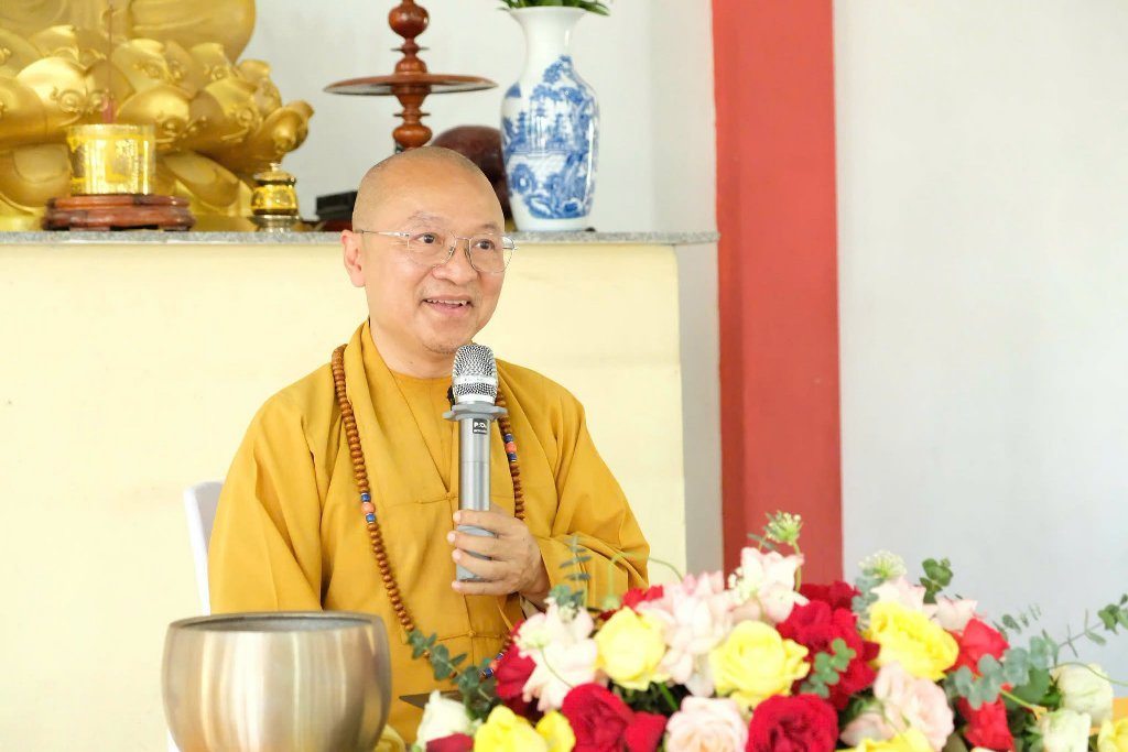 TT. THÍCH NHẬT TỪ CHIA SẺ ĐỀ TÀI “THẮP SÁNG NIỀM TIN” ĐẾN 300 TU SINH TẠI CHÙA HỮU LẠC (HÀ TĨNH)