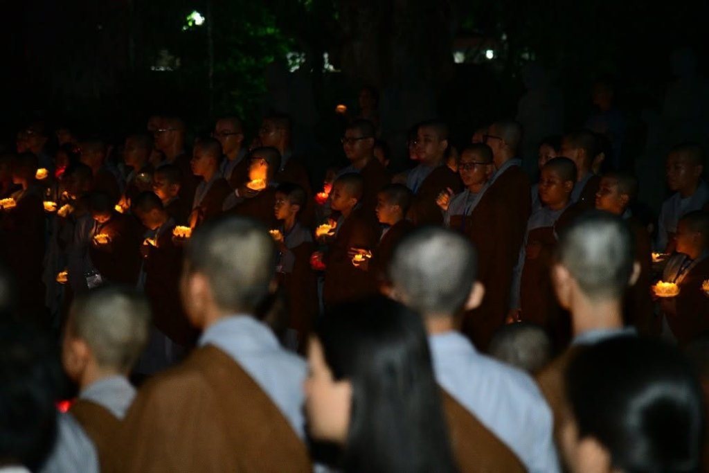 ÁNH SÁNG ĐÊM HOA ĐĂNG – NGUYỆN CẦU THẾ GIỚI HÒA BÌNH, CHIẾN TRANH CHẤM DỨT, HIẾU HẠNH LAN TỎA