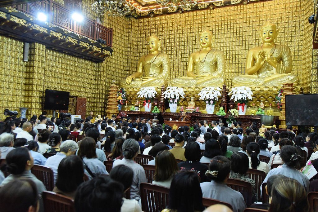 SƯ GIÁC NGUYÊN PHÁ VỠ LẦM TƯỞNG VỀ "NGHIỆP" TRƯỚC HƠN 600 HÀNH GIẢ