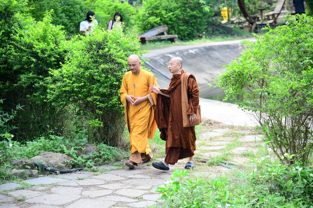 SƯ GIÁC NGUYÊN: “THẤY VẬY KHÔNG PHẢI VẬY” – BÀI HỌC VỀ NHẬN THỨC VÀ TU TẬP