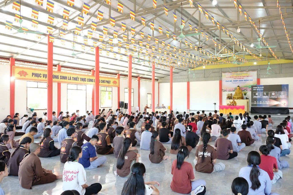 TT. THÍCH NHẬT TỪ CHIA SẺ ĐỀ TÀI “THẮP SÁNG NIỀM TIN” ĐẾN 300 TU SINH TẠI CHÙA HỮU LẠC (HÀ TĨNH)