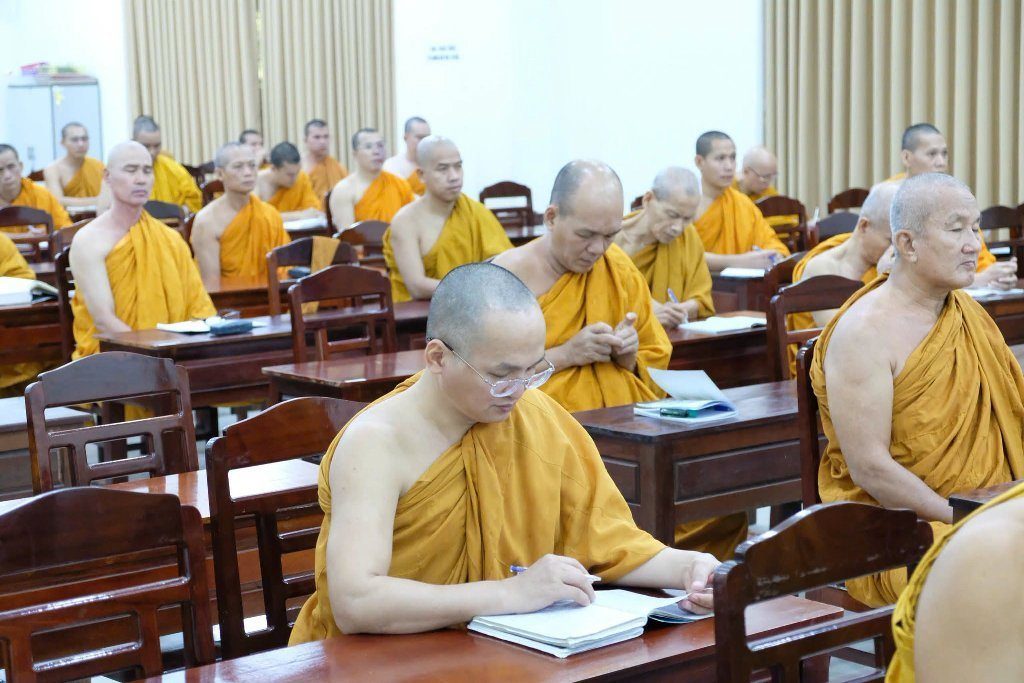 TT. THÍCH NHẬT TỪ: KIẾN LẬP ĐẠO TRÀNG ĐÚNG CHÁNH PHÁP ĐỂ PHỤNG SỰ NHÂN SINH 