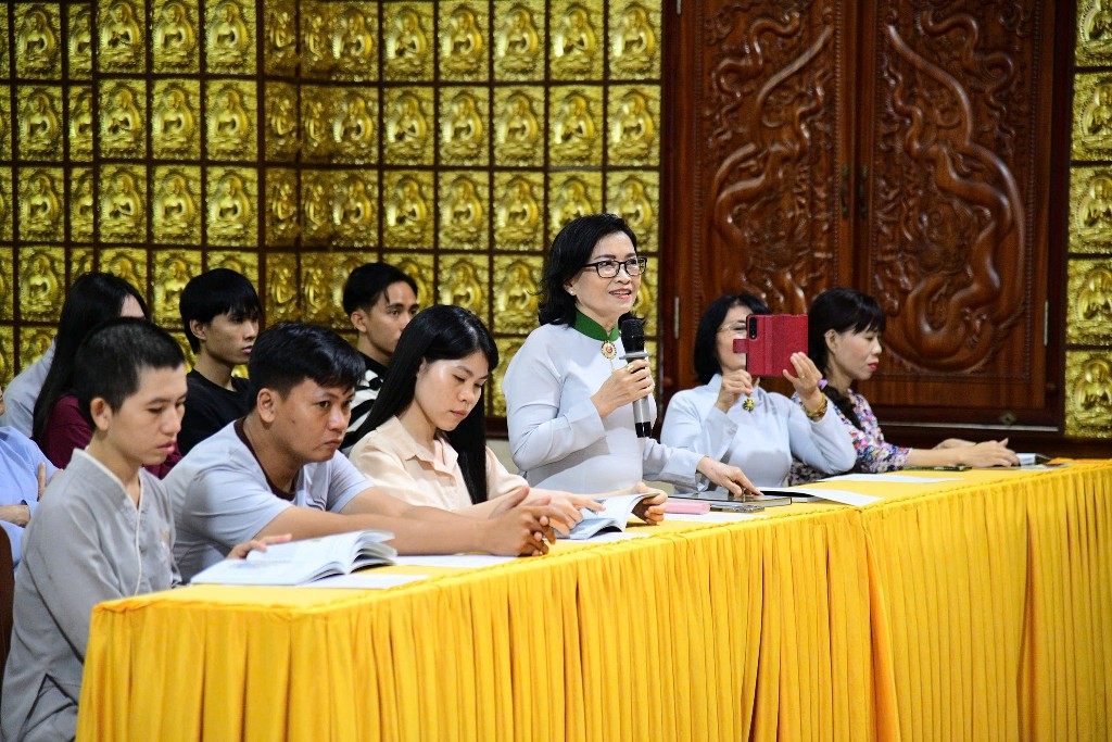 LỄ RA MẮT SÁCH “CUỘC ĐỜI ĐỨC PHẬT THÍCH CA MÂU NI QUA TEM BƯU CHÍNH VÀ BƯU ẢNH” TRONG MÙA PHẬT ĐẢN THIÊNG LIÊNG 