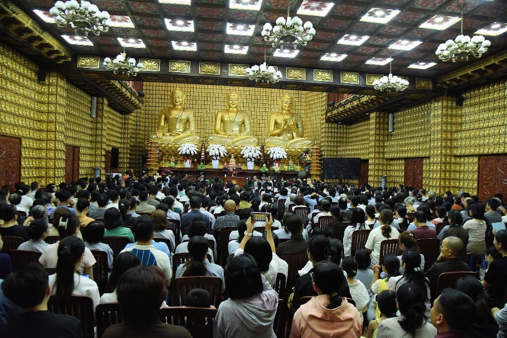 SƯ GIÁC NGUYÊN PHÁ VỠ LẦM TƯỞNG VỀ "NGHIỆP" TRƯỚC HƠN 600 HÀNH GIẢ