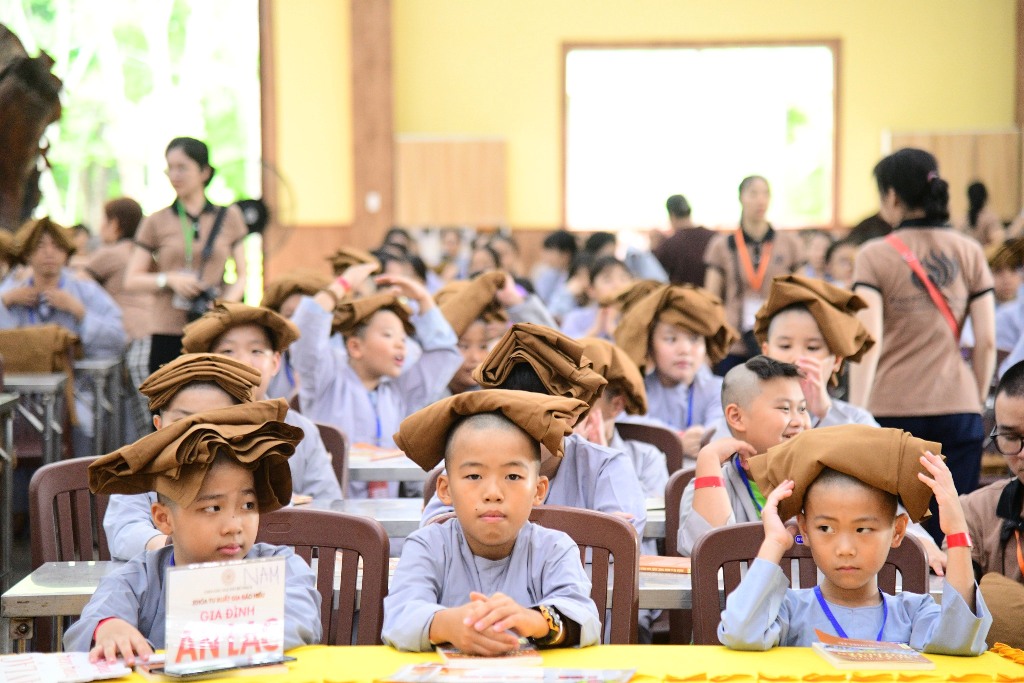 KHAI MẠC KHÓA TU XUẤT GIA BÁO HIẾU LẦN 5: PHÁT TÂM XUẤT TRẦN, HƯỚNG VỀ CỘI NGUỒN HIẾU ĐẠO 