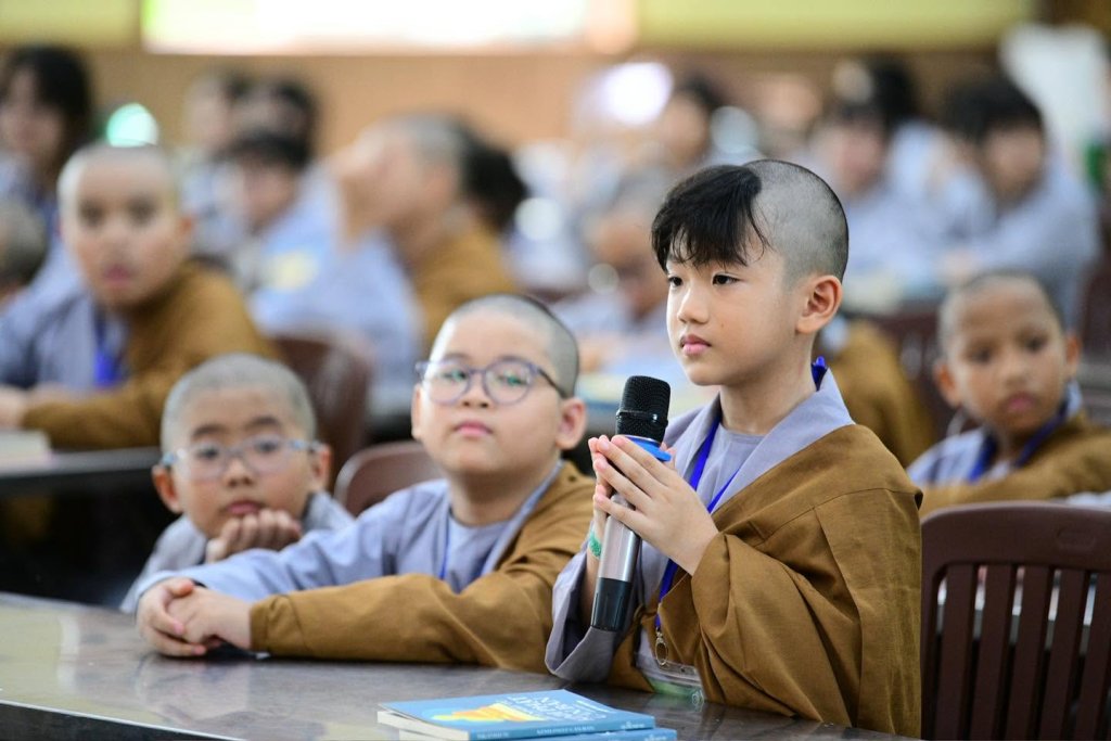 MƯỜI ĐIỀU ĐẠO ĐỨC PHẬT DẠY – HÀNH TRANG QUÝ CỦA TUỔI THƠ