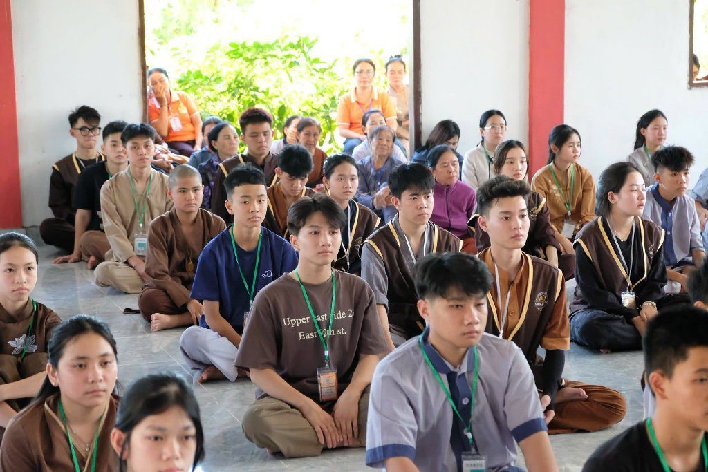 TT. THÍCH NHẬT TỪ CHIA SẺ ĐỀ TÀI “THẮP SÁNG NIỀM TIN” ĐẾN 300 TU SINH TẠI CHÙA HỮU LẠC (HÀ TĨNH)