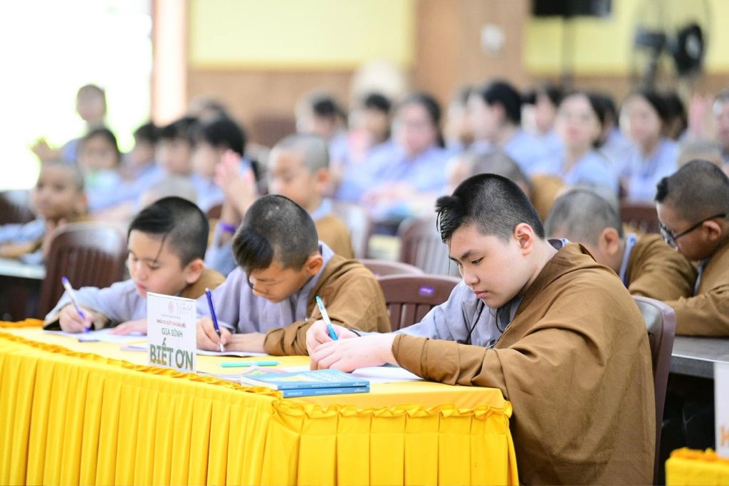 MƯỜI ĐIỀU ĐẠO ĐỨC PHẬT DẠY – HÀNH TRANG QUÝ CỦA TUỔI THƠ