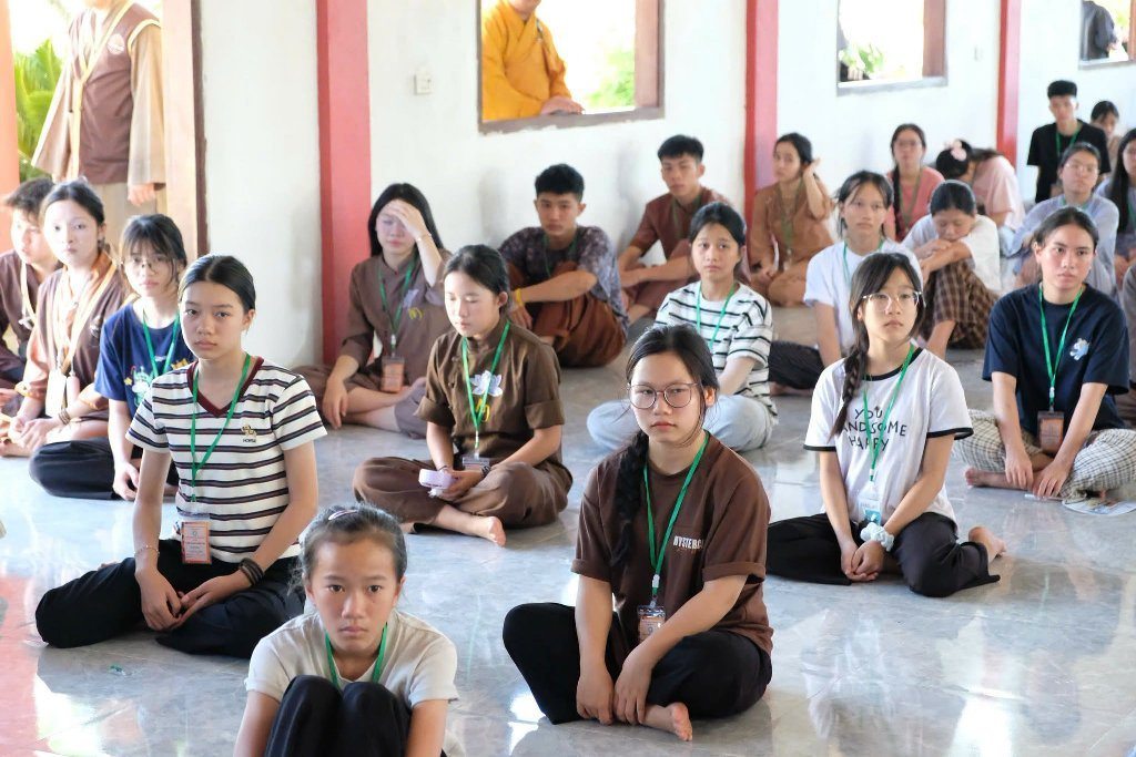 TT. THÍCH NHẬT TỪ CHIA SẺ ĐỀ TÀI “THẮP SÁNG NIỀM TIN” ĐẾN 300 TU SINH TẠI CHÙA HỮU LẠC (HÀ TĨNH)
