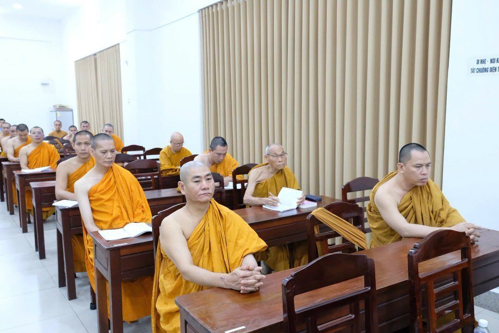 TT. THÍCH NHẬT TỪ: KIẾN LẬP ĐẠO TRÀNG ĐÚNG CHÁNH PHÁP ĐỂ PHỤNG SỰ NHÂN SINH 