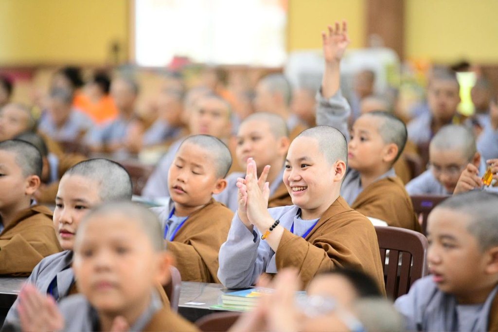 MƯỜI ĐIỀU ĐẠO ĐỨC PHẬT DẠY – HÀNH TRANG QUÝ CỦA TUỔI THƠ