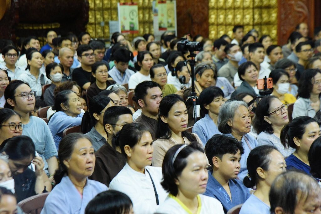 SƯ GIÁC NGUYÊN PHÁ VỠ LẦM TƯỞNG VỀ "NGHIỆP" TRƯỚC HƠN 600 HÀNH GIẢ