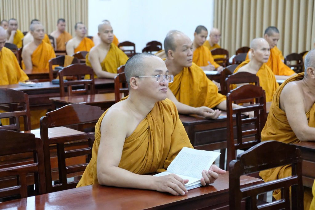 TT. THÍCH NHẬT TỪ: KIẾN LẬP ĐẠO TRÀNG ĐÚNG CHÁNH PHÁP ĐỂ PHỤNG SỰ NHÂN SINH 