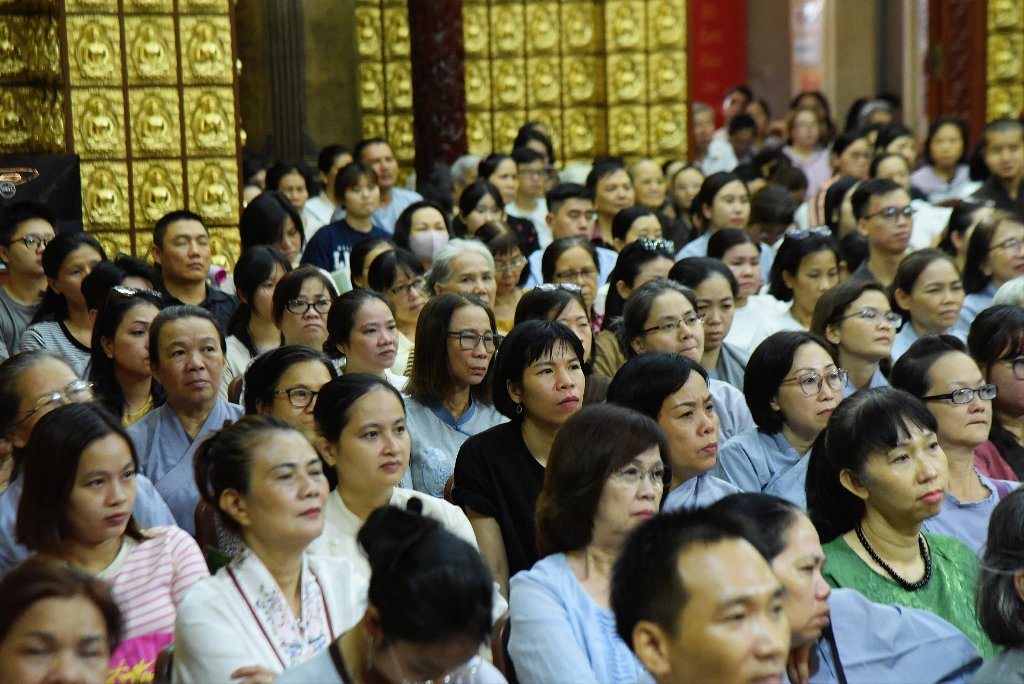 SƯ GIÁC NGUYÊN PHÁ VỠ LẦM TƯỞNG VỀ "NGHIỆP" TRƯỚC HƠN 600 HÀNH GIẢ