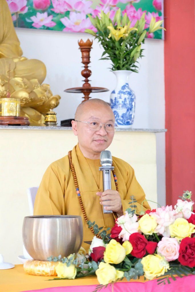 TT. THÍCH NHẬT TỪ CHIA SẺ ĐỀ TÀI “THẮP SÁNG NIỀM TIN” ĐẾN 300 TU SINH TẠI CHÙA HỮU LẠC (HÀ TĨNH)