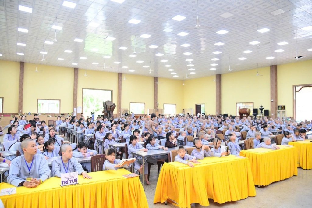 CHIA SẺ KỸ NĂNG SỐNG TẠI KHÓA TU XUẤT GIA BÁO HIẾU LẦN THỨ 5