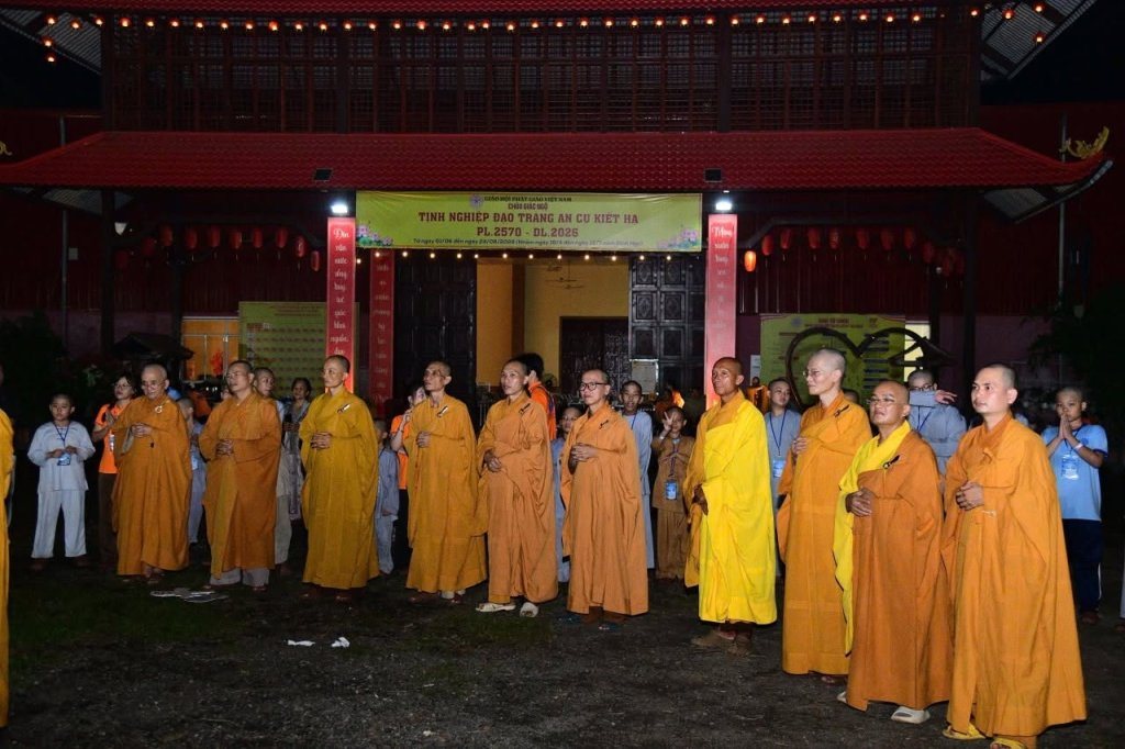 RỰC SÁNG ĐÊM LỬA TRẠI KHÓA TU XUẤT GIA BÁO HIẾU LẦN THỨ 5