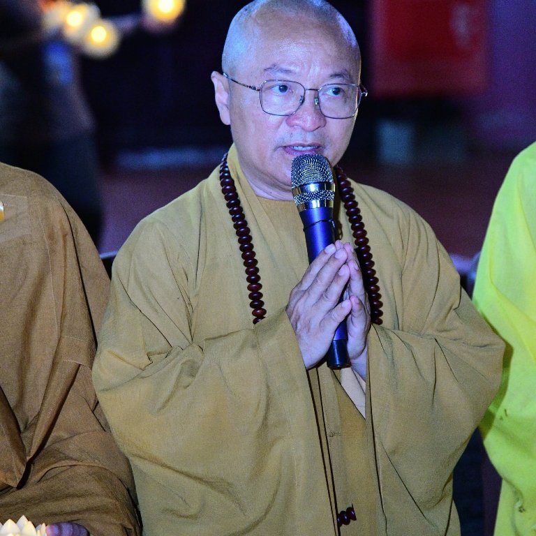 ÁNH SÁNG ĐÊM HOA ĐĂNG – NGUYỆN CẦU THẾ GIỚI HÒA BÌNH, CHIẾN TRANH CHẤM DỨT, HIẾU HẠNH LAN TỎA