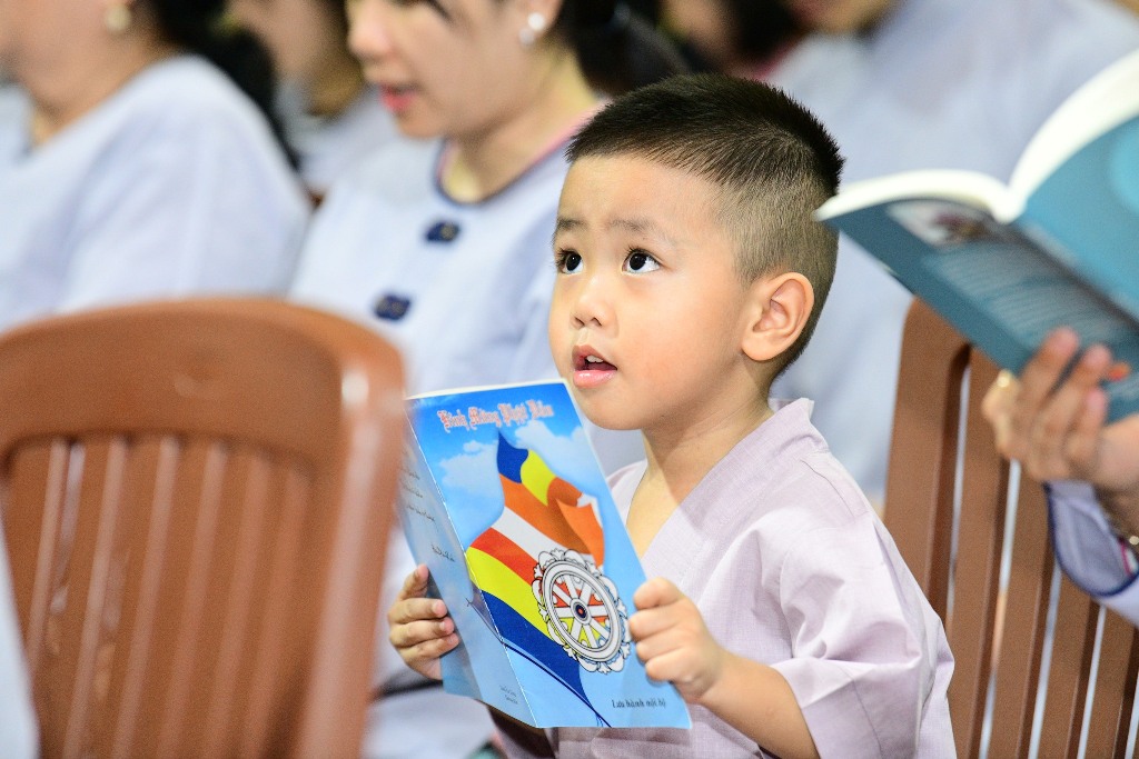 HƯỚNG VỀ TAM BẢO MÙA PHẬT ĐẢN: GẦN 200 PHẬT TỬ PHÁT TÂM QUY Y TẠI CHÙA GIÁC NGỘ