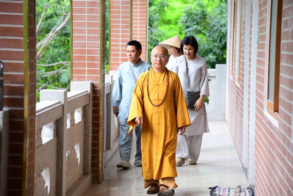 THẦY NHẬT TỪ CÙNG BAN LÃNH ĐẠO ĐẠO TRÀNG ĐẠO PHẬT NGÀY NAY KIỂM TRA TIẾN ĐỘ THI CÔNG TĂNG XÁ CHÙA GIÁC NGỘ (XÃ ĐẤT ĐỎ, TP.HCM)