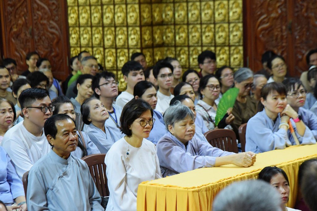 SƯ GIÁC NGUYÊN PHÁ VỠ LẦM TƯỞNG VỀ "NGHIỆP" TRƯỚC HƠN 600 HÀNH GIẢ