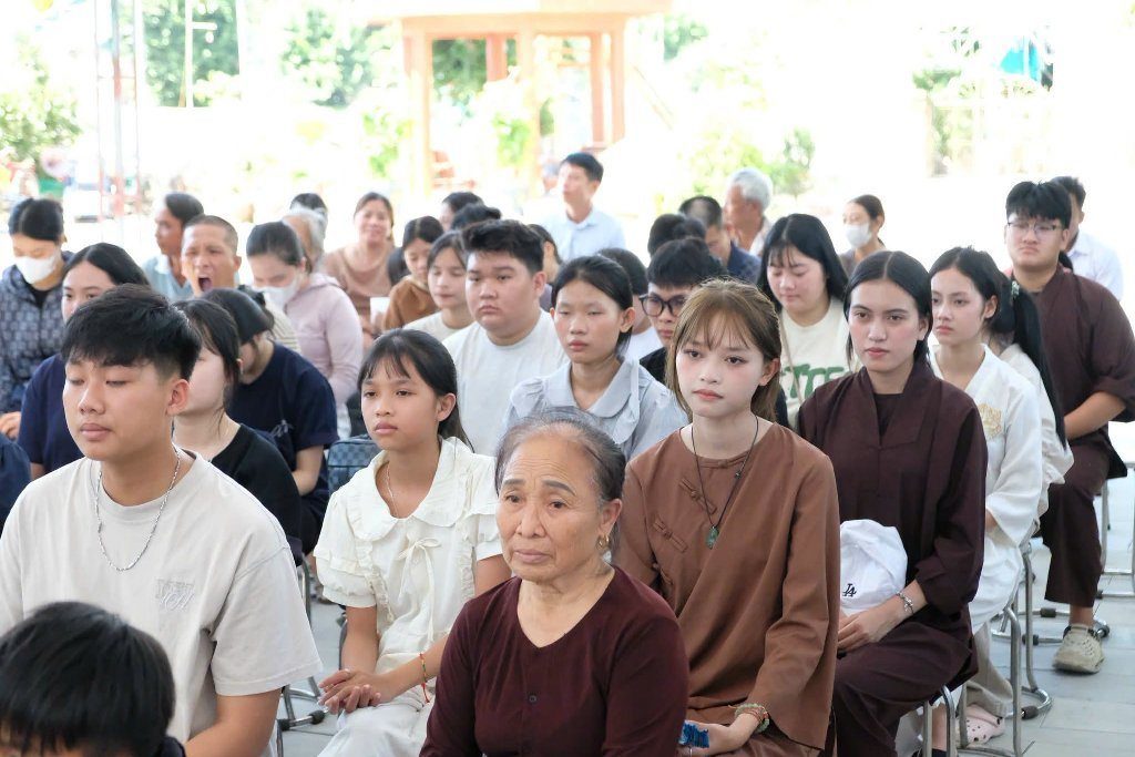 TT. THÍCH NHẬT TỪ GIẢNG “HẠNH PHÚC VÀ AN YÊN”, LAN TỎA TINH THẦN TRI ÂN TRONG NGÀY GIỖ TỔ  CHÙA YÊN PHÚC (HÀ TĨNH)
