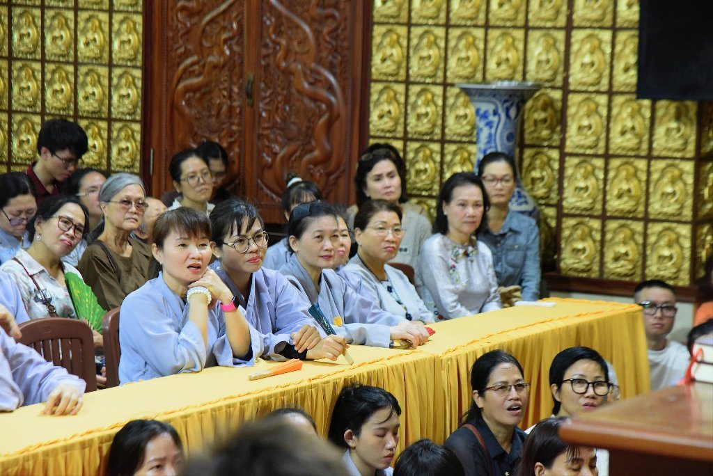SƯ GIÁC NGUYÊN PHÁ VỠ LẦM TƯỞNG VỀ "NGHIỆP" TRƯỚC HƠN 600 HÀNH GIẢ