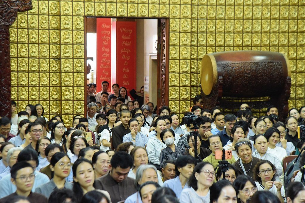 SƯ GIÁC NGUYÊN PHÁ VỠ LẦM TƯỞNG VỀ "NGHIỆP" TRƯỚC HƠN 600 HÀNH GIẢ