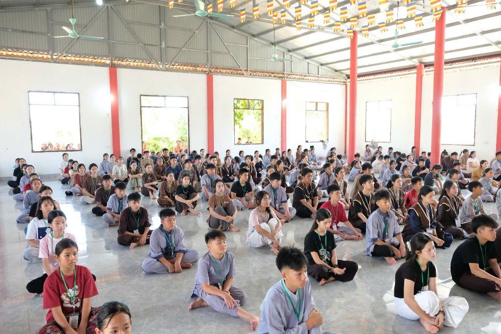 TT. THÍCH NHẬT TỪ CHIA SẺ ĐỀ TÀI “THẮP SÁNG NIỀM TIN” ĐẾN 300 TU SINH TẠI CHÙA HỮU LẠC (HÀ TĨNH)
