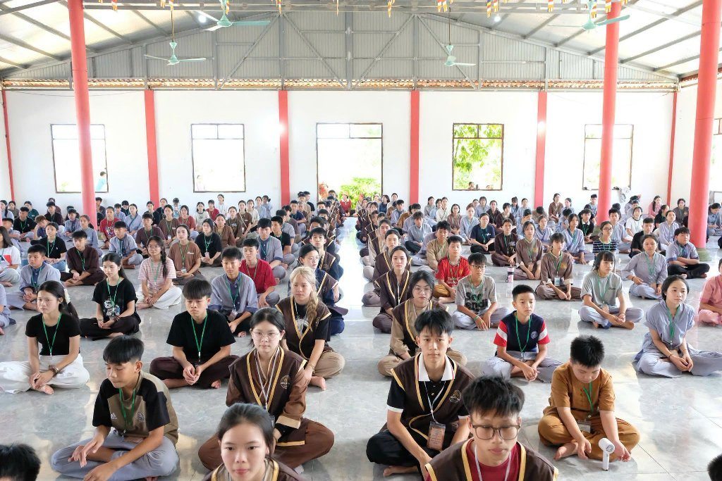 TT. THÍCH NHẬT TỪ CHIA SẺ ĐỀ TÀI “THẮP SÁNG NIỀM TIN” ĐẾN 300 TU SINH TẠI CHÙA HỮU LẠC (HÀ TĨNH)