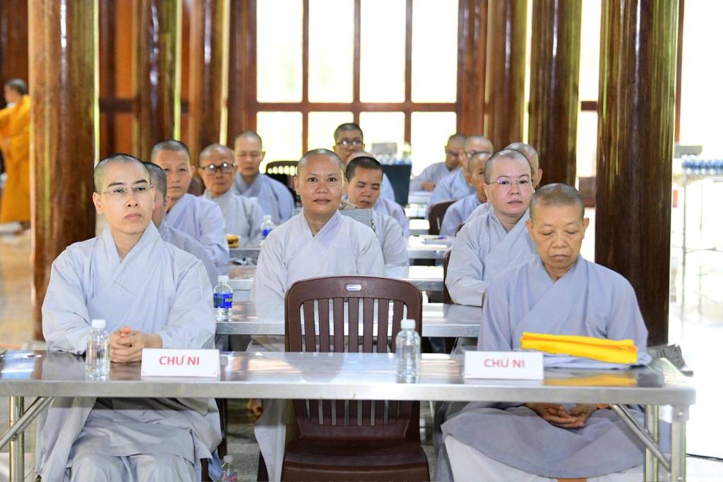 ỨNG DỤNG PHẬT PHÁP GIỮA ĐỜI THƯỜNG TỪ BA CHẤT LIỆU TỈNH THỨC: CHÁNH NIỆM, TỪ BI VÀ TRÍ TUỆ