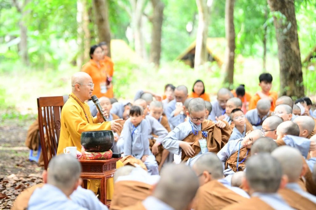 VẤN ĐÁP PHẬT PHÁP: THƯỢNG TỌA THÍCH NHẬT TỪ GẦN GŨI CHIA SẺ CÙNG “CHÚ TIỂU” TẠI KHÓA TU XUẤT GIA BÁO HIẾU LẦN THỨ 5