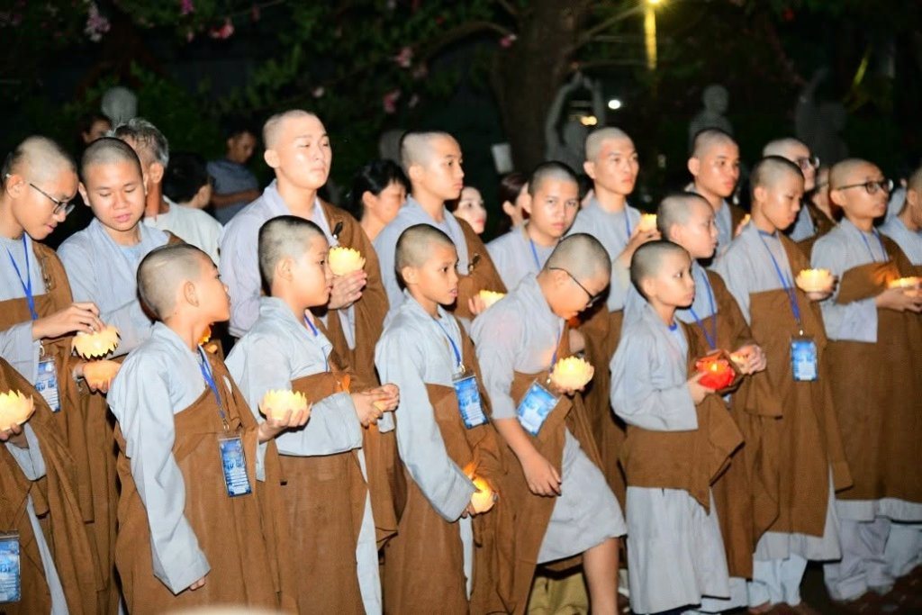 ÁNH SÁNG ĐÊM HOA ĐĂNG – NGUYỆN CẦU THẾ GIỚI HÒA BÌNH, CHIẾN TRANH CHẤM DỨT, HIẾU HẠNH LAN TỎA
