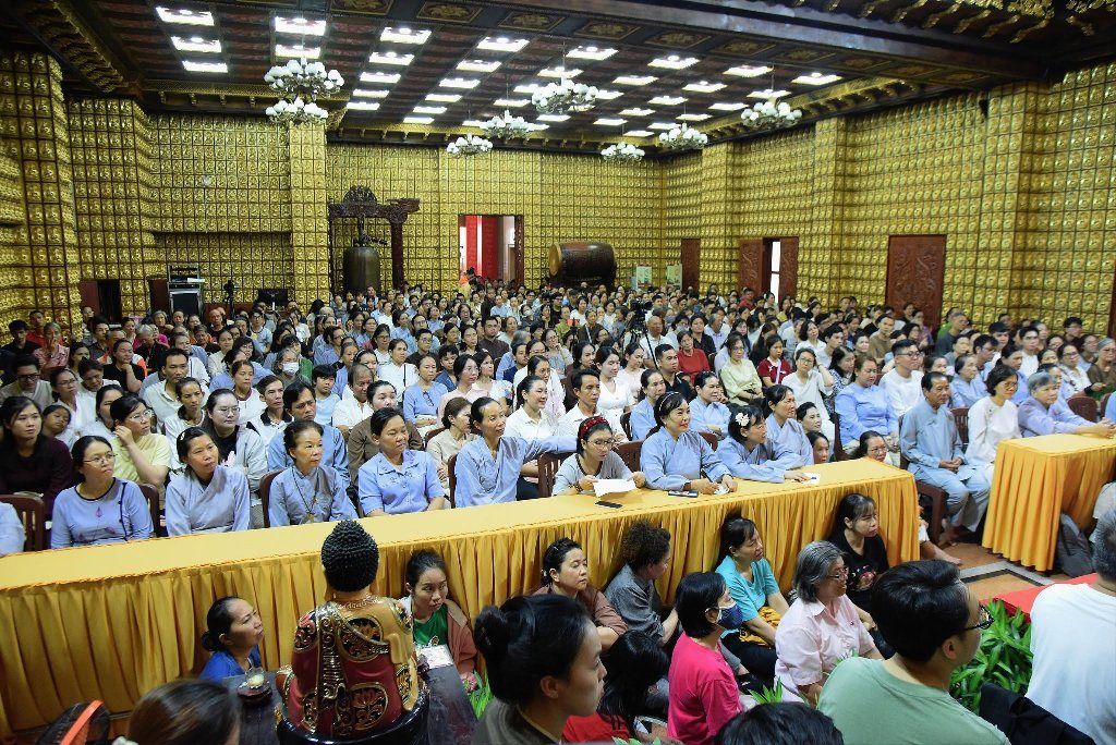 SƯ GIÁC NGUYÊN PHÁ VỠ LẦM TƯỞNG VỀ "NGHIỆP" TRƯỚC HƠN 600 HÀNH GIẢ