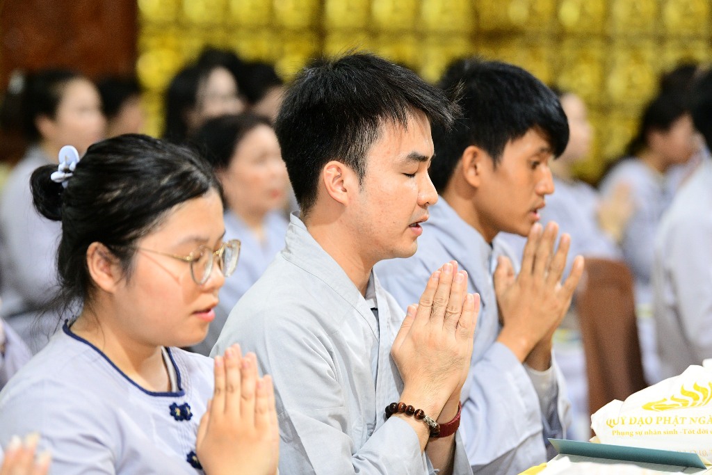 HƯỚNG VỀ TAM BẢO MÙA PHẬT ĐẢN: GẦN 200 PHẬT TỬ PHÁT TÂM QUY Y TẠI CHÙA GIÁC NGỘ