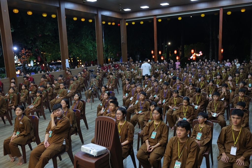 “TUỔI TRẺ – HÀNH TRANG VÀO ĐỜI”: TT. THÍCH NHẬT TỪ TRUYỀN CẢM HỨNG CHO TU SINH KHÓA TU MÙA HÈ CHÙA PHÁP BẢO (TP. ĐỒNG NAI)