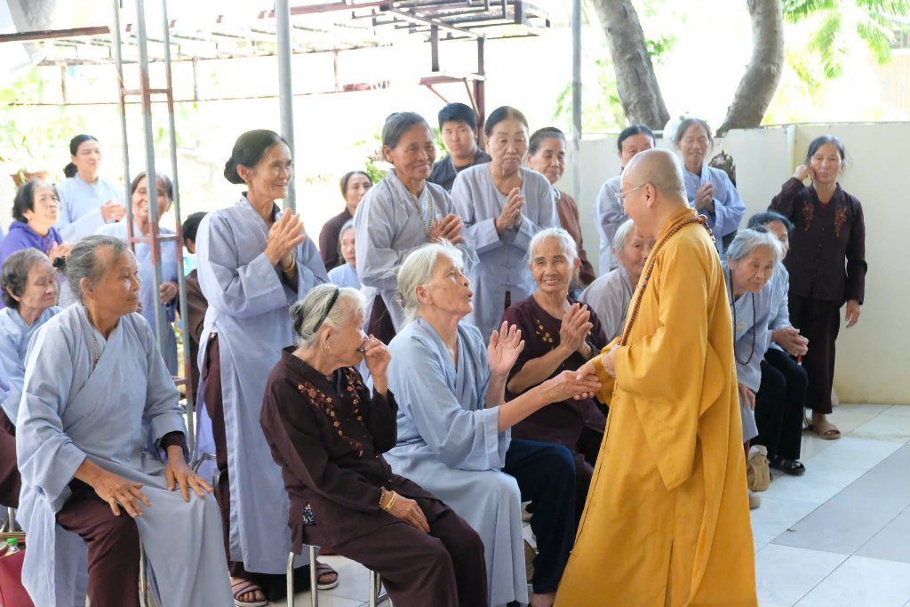TT. THÍCH NHẬT TỪ GIẢNG “HẠNH PHÚC VÀ AN YÊN”, LAN TỎA TINH THẦN TRI ÂN TRONG NGÀY GIỖ TỔ  CHÙA YÊN PHÚC (HÀ TĨNH)