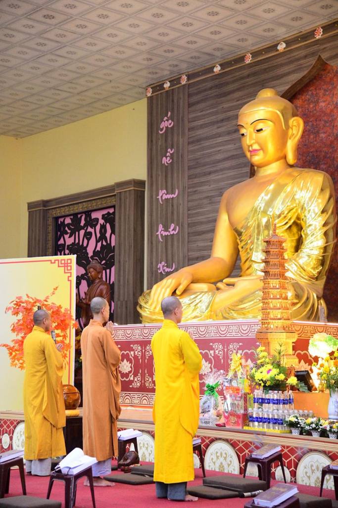 KHÓA LỄ LẠY VẠN PHẬT TẠI HẠ TRƯỜNG CHÙA GIÁC NGỘ ĐẤT ĐỎ